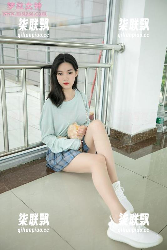 梦丝女神 - 随风而动的乔儿：空姐写真分享，记录飞行中的那些微妙瞬间