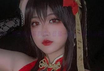 椒妮佐仁的加贺新写真集，仿佛一场光影的浪漫邂逅。