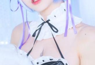 洛丽塔大哥的白裙魅力：写真原图里的阳光与影子