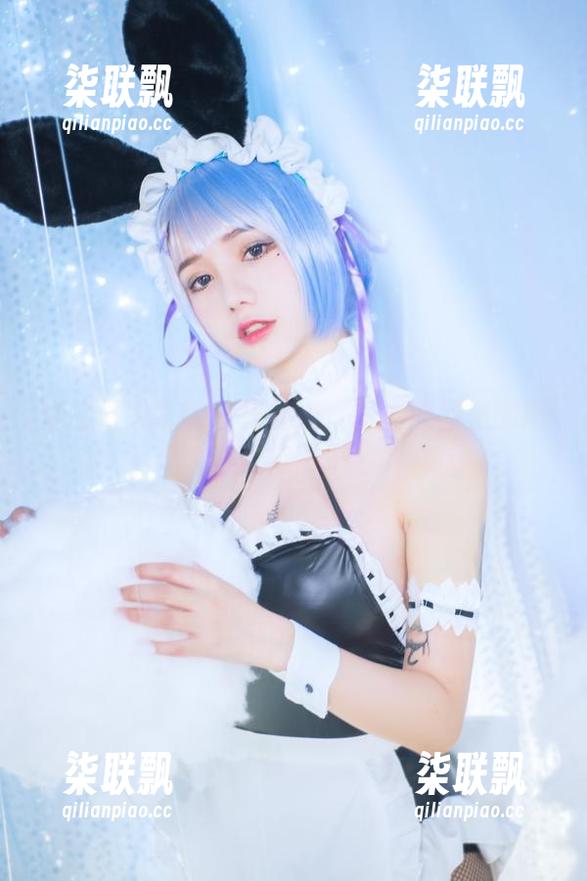洛丽塔大哥的白裙魅力：写真原图里的阳光与影子