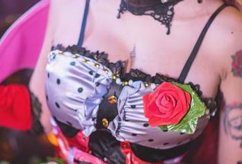 当红色内衣邂逅洛丽塔大哥：资源分享时间，这可是绝版！