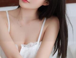 分享清水由乃的黑色写真：穿越暗夜的优雅