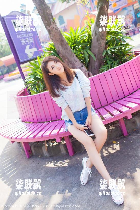 爱蜜社 - 莉莉Lily的钟情时刻：私拍图集，秘书的柔情与坚韧