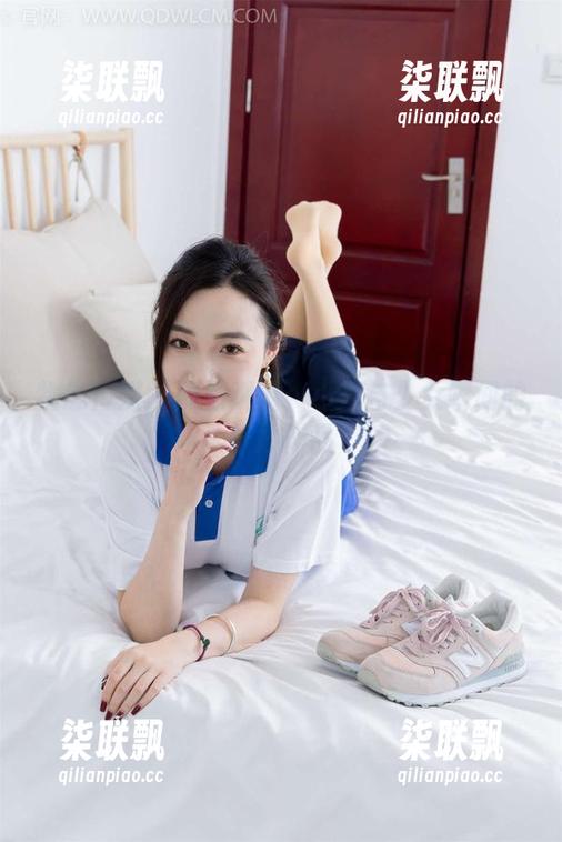 物恋传媒 - 静默观看：小茶与少女瞬间的奇妙作品