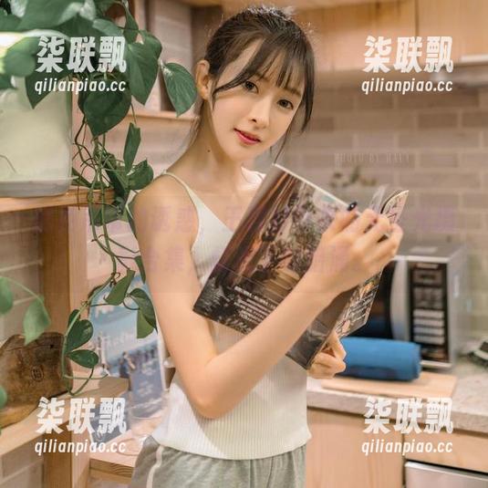黑色吊带的诱惑，王羽杉带来的无圣光摄影合集，灯光下的暗涌。