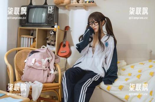 夏日神沢永莉：高清壁纸带你一起感受那种“我在假期”！