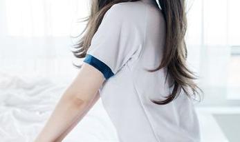 一脉温情：神沢永莉的Suiri圣诞少女精选写真