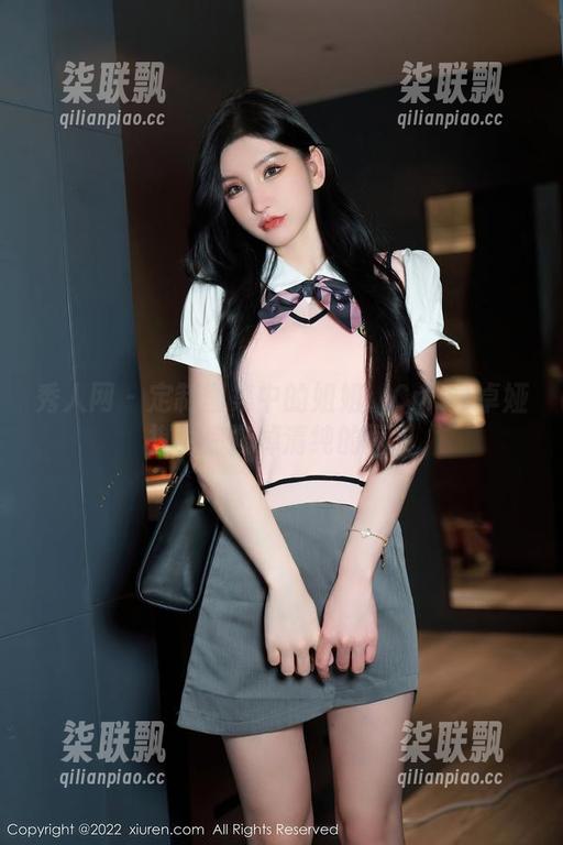 秀人网 - 定制图集中的姐姐：Cris_卓娅祺为你撕掉清纯的面具