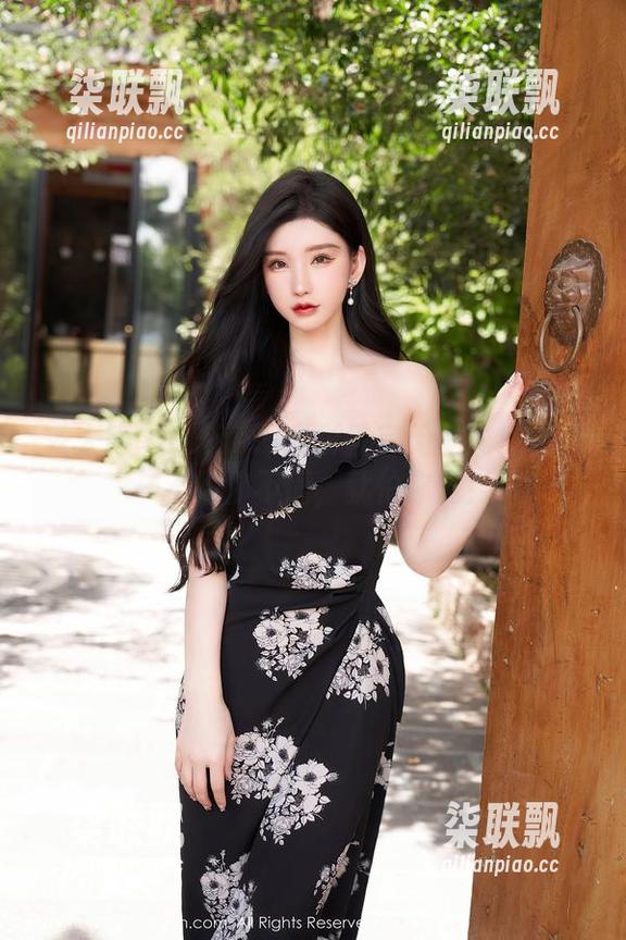 秀人网-Elise谭晓彤 秀人网 - Elise谭晓彤教室无圣光特辑——不怕你不懂,就怕你懂!