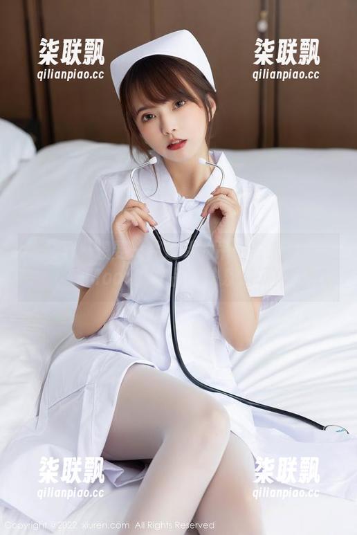 秀人网 - 想要一件定制的吊带？来看看伊一Moon的作品，快乐保证！