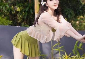 秀人网 – 你的兔妹妹水手服最新套图：遇水即发，瞬间变身时尚界的灯塔！