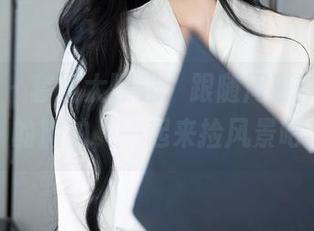 秀人网 – 套图大曝光：跟随周慕汐baby的旅拍，一起来捡风景吧