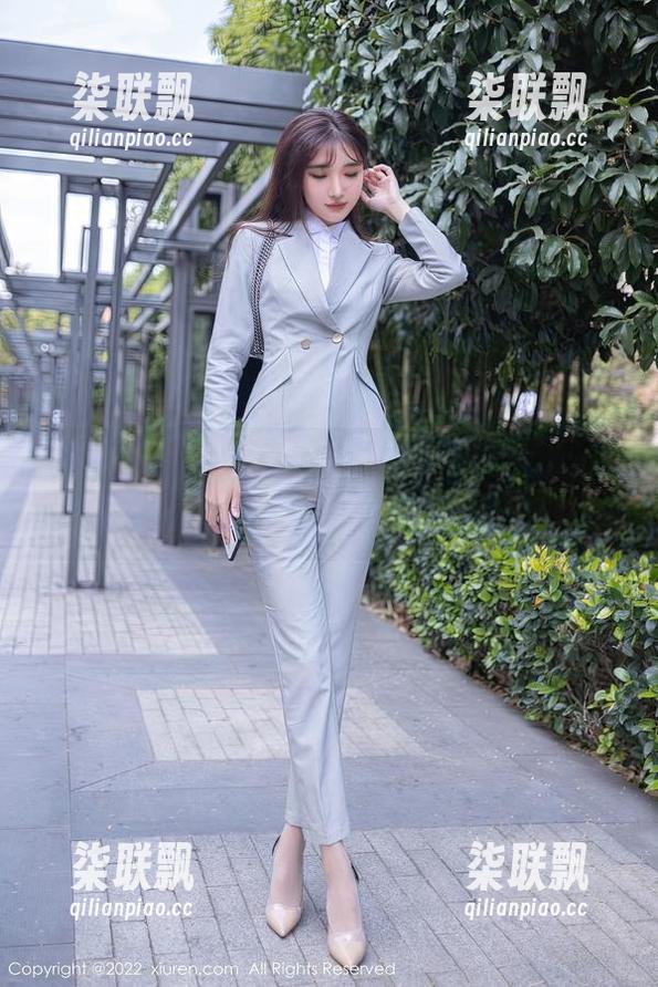 秀人网 - 大美妞儿的户外图集更新，这次真是跟自然亲密接触，温度都能感受到！