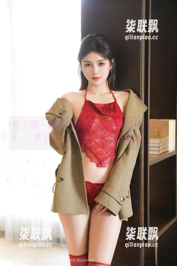 秀人网 - 跟着小海臀Rena探秘：美足全集下载，让你无法自拔的魅力