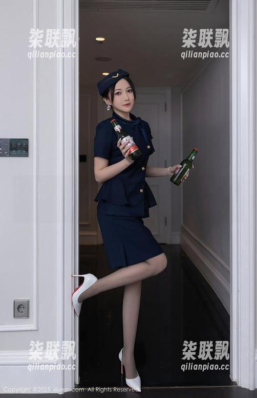 秀人网-小薯条nienie 秀人网 - 小薯条nienie的连体衣图集:每一幕都是生活中的小确幸。