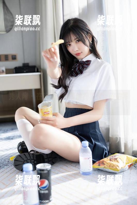 秀人网 - 在米妮大萌萌的视界里：旅拍写真合集的魔法瞬间