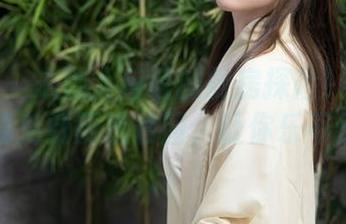 秀人网 – 米妮大萌萌的厨房探险!快来下载免费厨娘套图,让你乐不停