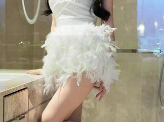 秀人网 – 糯美子mini黑丝肚兜儿写真，让人直冒热气的资源，不看你会后悔