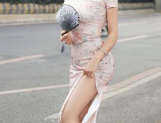 秀人网 – 在看趁热拿铁latte的比基尼集合图，心里默念‘要变成她’的日子！