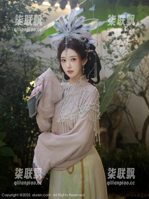 秀人网 - 厨娘之魅：邹晶晶女王带你定制你的高光时刻，真让人感到肉麻。