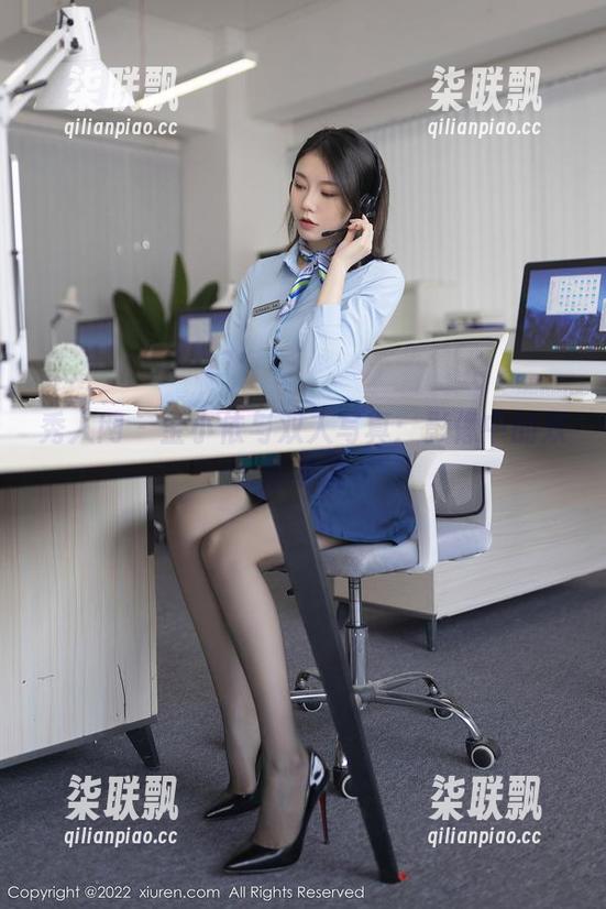 秀人网-金小依 秀人网 - 金小依与双人写真:影像中的双重梦境