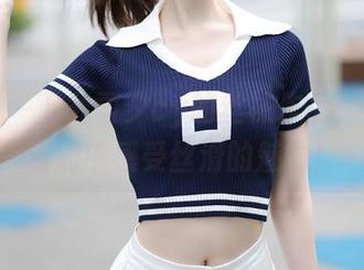 秀人网 – 下载雨夕cy的丝袜作品，让你在湿润中感受丝滑的魅力！