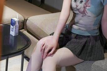 秀人网 – 鱼子酱fish的JK写真：下载之旅，带你穿越无尽的美丽！