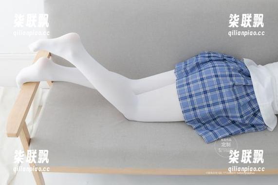 紧急企划 - 当奶糖遇上短裙：高清壁纸，不小心撩动了心弦