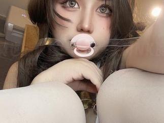 双人写真也能硬核！芊川一笑MNK的作品集带你重温欢快情绪。