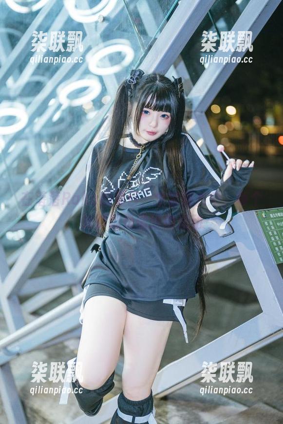 落落Raku 在落落Raku的夏日,全套图片中,每个光影都是情绪的流动
