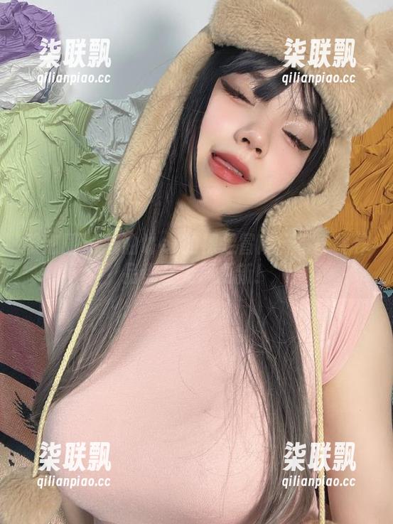 微密圈 - 葱油饼er的裸足冒险：每一幅作品都在无声更新！