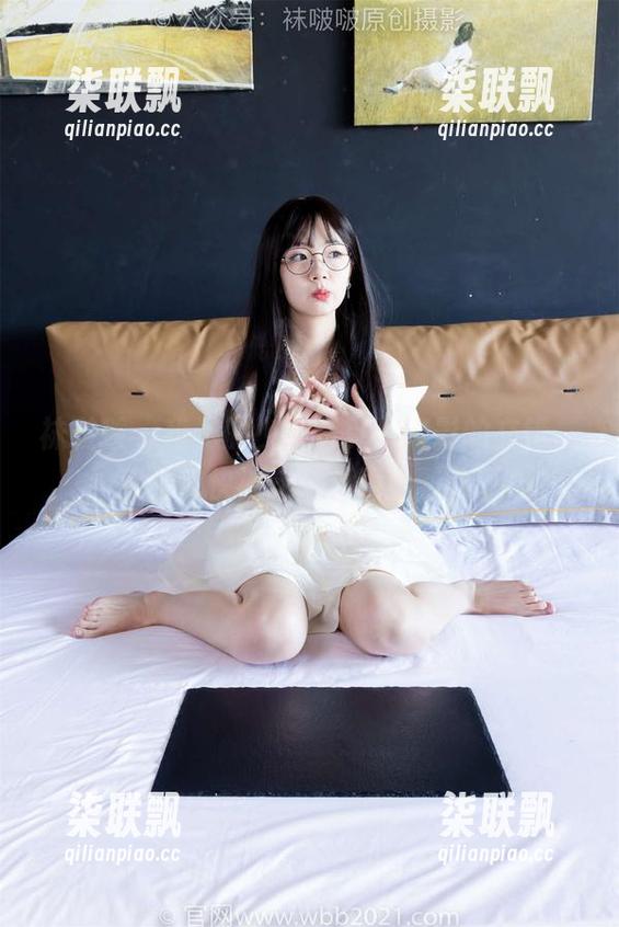 袜啵啵 - 稚予的少女写真：光影的交错，感觉我快被这个氛围给融化了