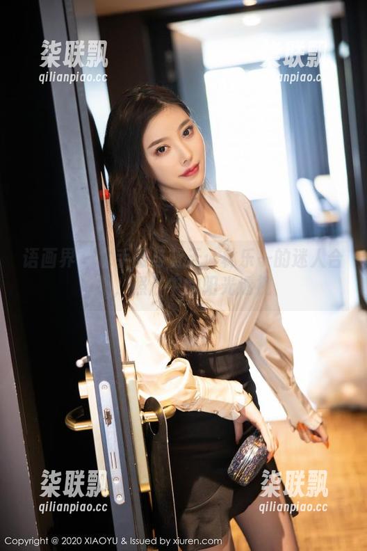语画界 - 水手服与蓝天：林乐一的迷人合集，照片中的阳光透视