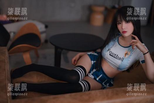 无敌白裙！轩萧学姐的照片合集，让我不自觉地往心里咽口水！