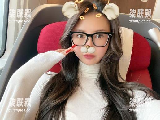 微密圈 - 职场里的时尚风暴：陈大小姐职业装照片合集