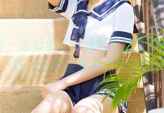 青豆客 – 太好看了！施忆佳的美腿写真，让人忍不住多看了几遍！
