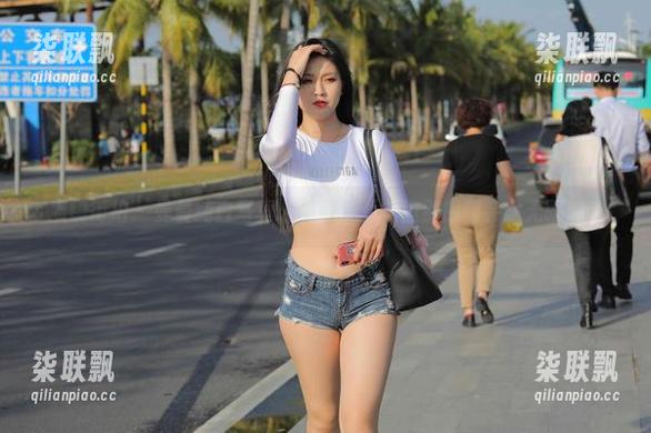 魔镜街拍 - 曼曼纯白写真：免费资源，但别指望会太无聊哦！