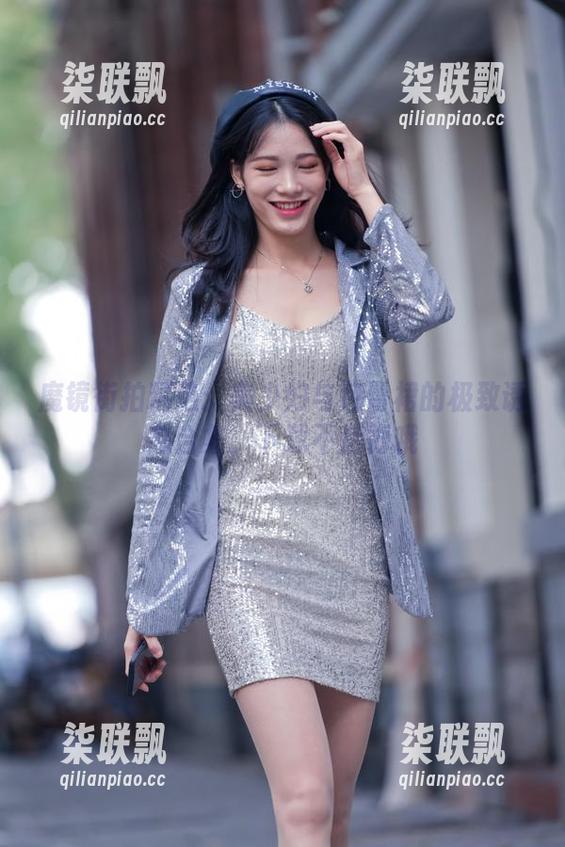 魔镜街拍精选：美少妇与包臀裙的极致诱惑合集，下载不后悔哦